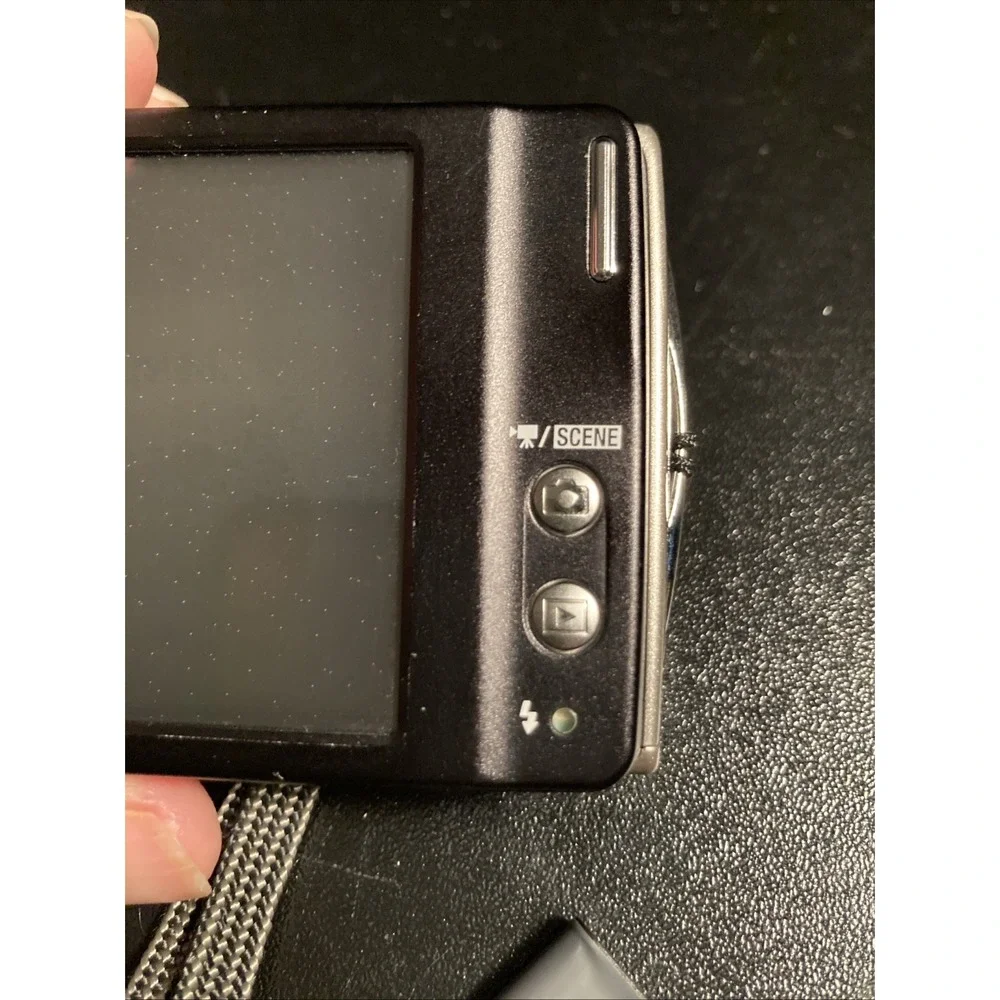 Nikon Coolpix S230 10MP - Silver -‎ w/ 4 Batteries!